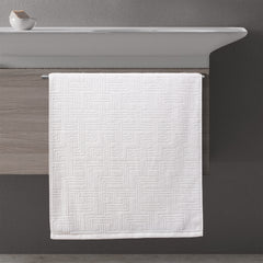 toalla jacquard geométrico baño 50x100 blanco ambiente