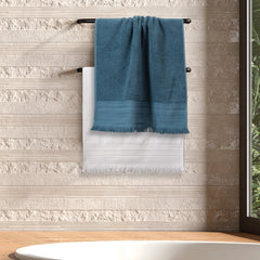 toallas cenefa artesania baño azul y blanco